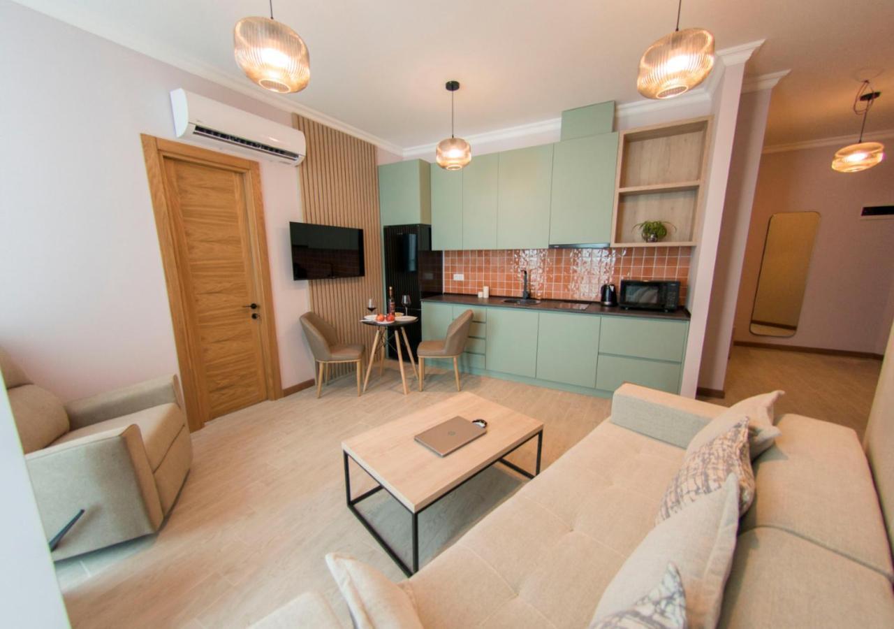 Season Suite Apart-Hotel Batumi Exterior foto