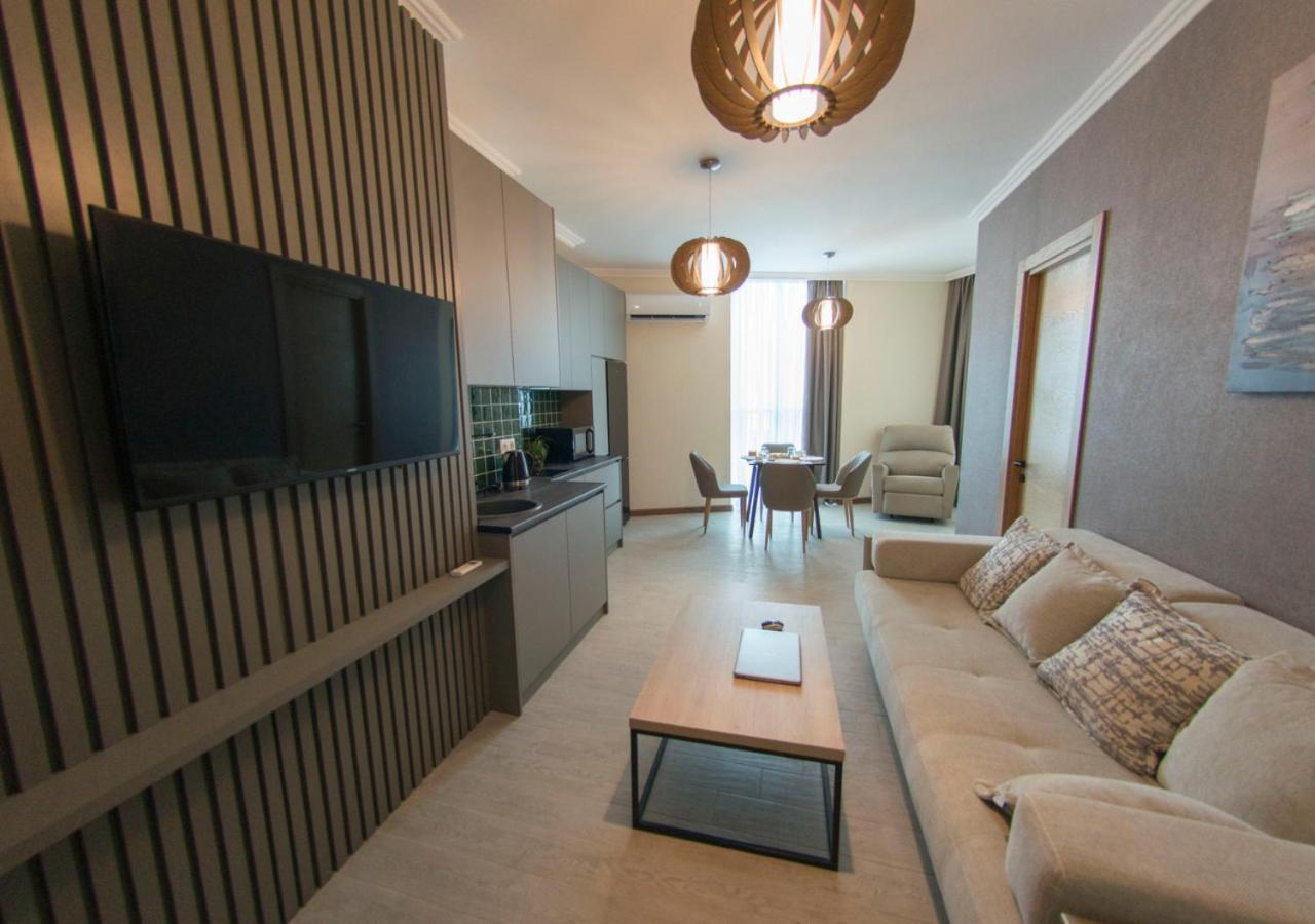 Season Suite Apart-Hotel Batumi Exterior foto