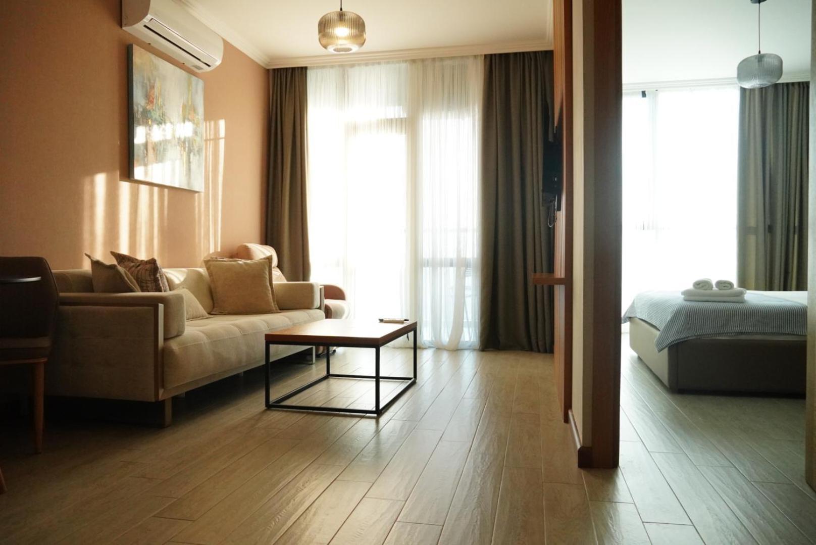 Season Suite Apart-Hotel Batumi Exterior foto