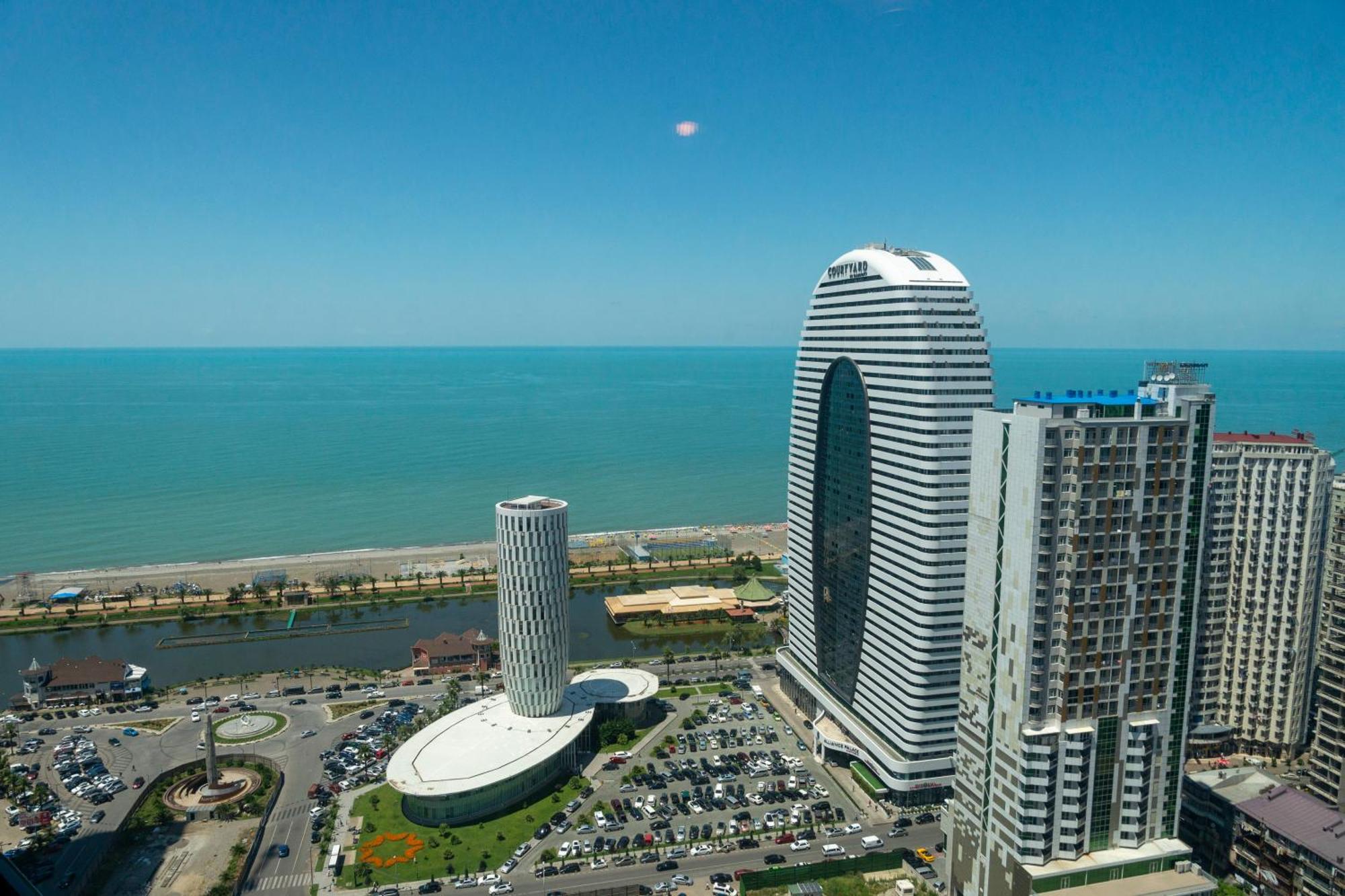 Season Suite Apart-Hotel Batumi Exterior foto